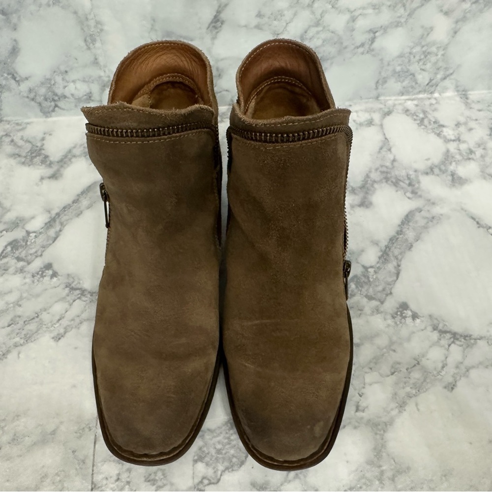 Born Taupe Brown Suede Ankle Booties sz 6.5 with‎ Zipper Casual Comfort - Picture 2 of 8